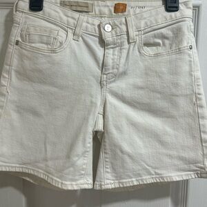 White cream color shorts. GAP new with tag